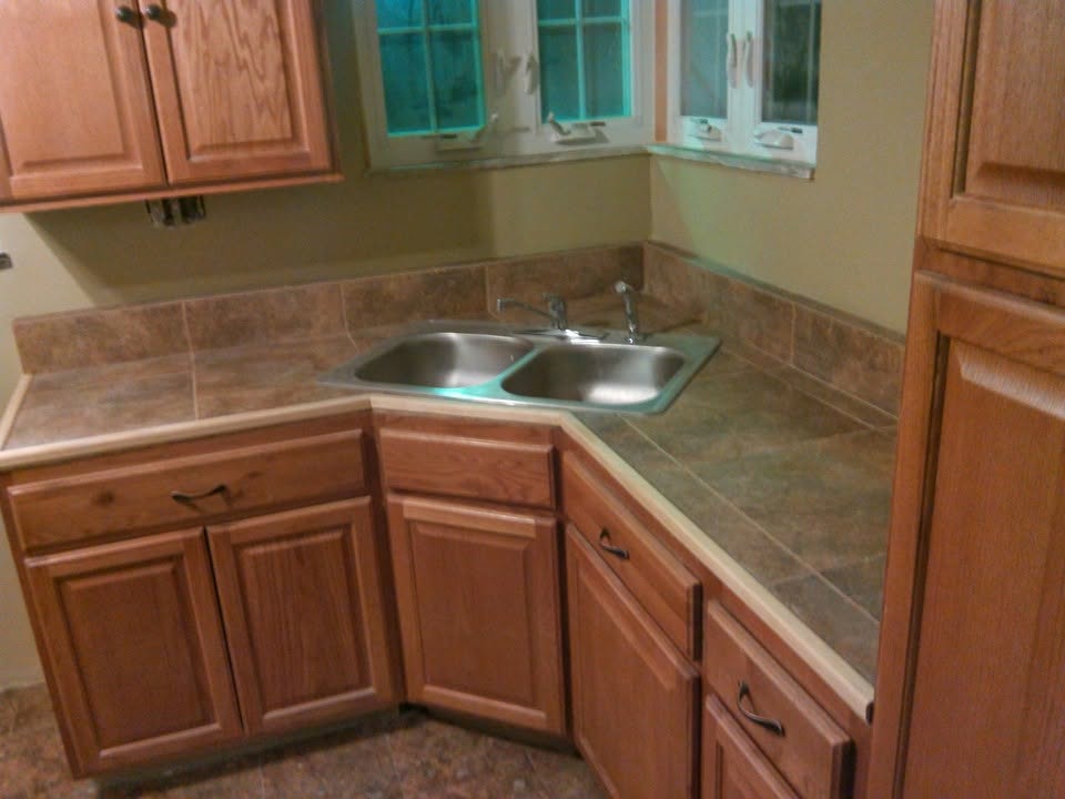 Kitchen Countertop & Backsplash Tile in Dearborn, Michigan